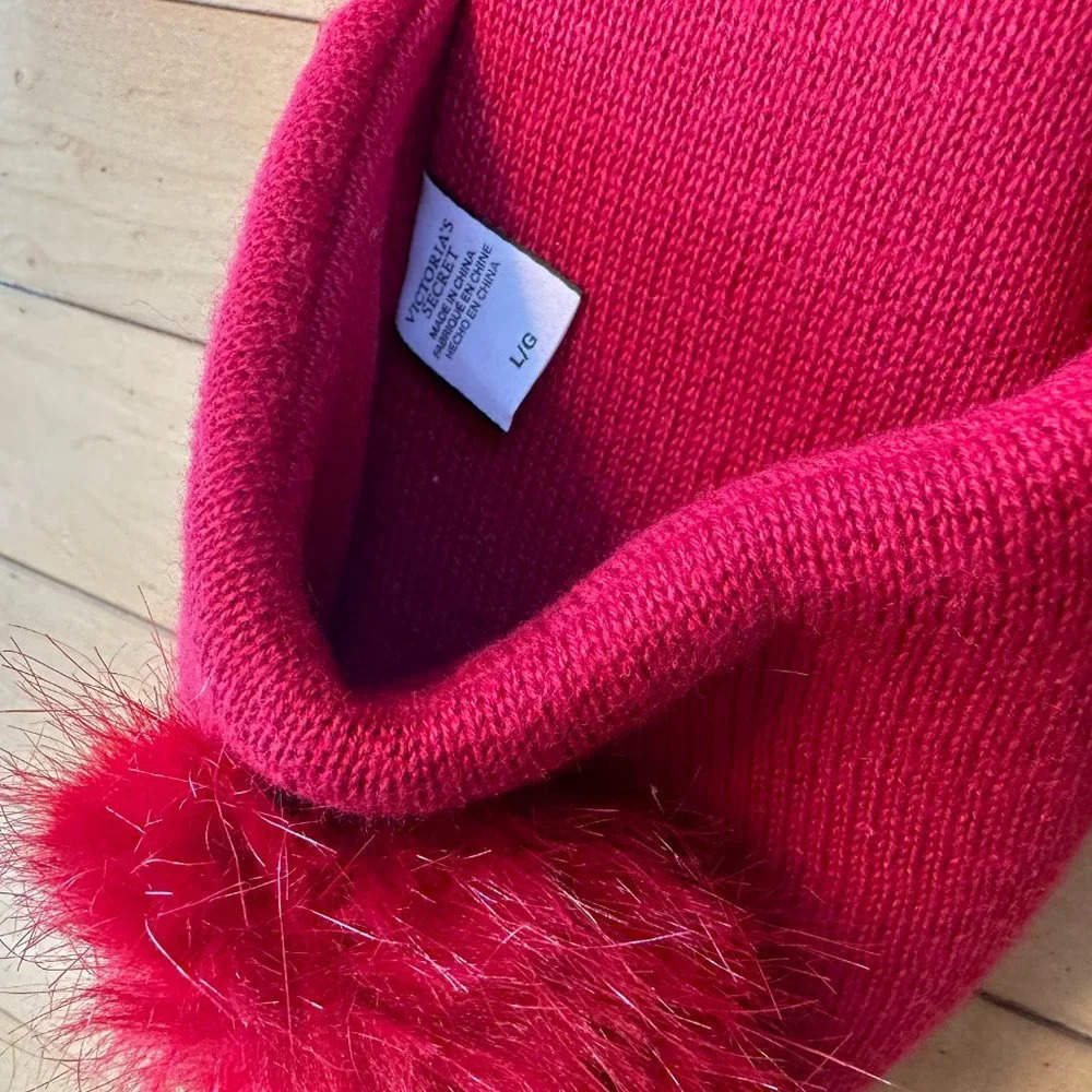VICTORIA'S SECRET Red Sweater Knit Slipper Slides Mules with Pom - size large - Picture 4 of 4